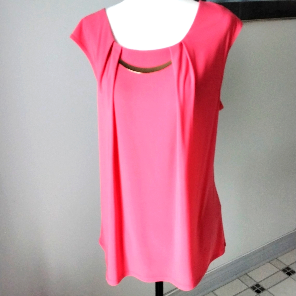 NWOT LAURA ladies sleeveless top in coral with goldtone band at neckline